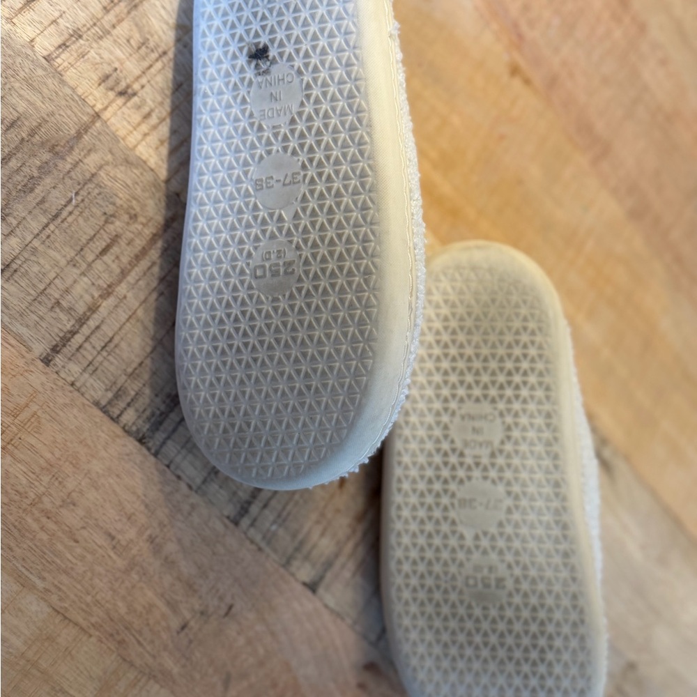 Roller Rabbit Slippers - Picture 4 of 4